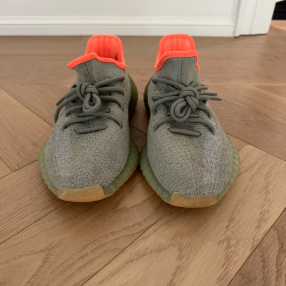 Yeezy Boost 350 V2 - Desert Sage - Size 7 women’s - Picture 4 of 4